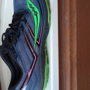 Women's running shoes size 9